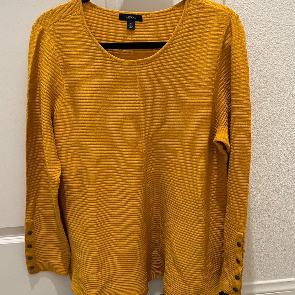 Alfani Women's Mustard Long Sleeve Ribbed Top